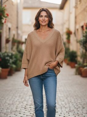CLOSET CLEAN-OUT✨ Jennifer Lopez V-Neck Sweater - Tan Size: L